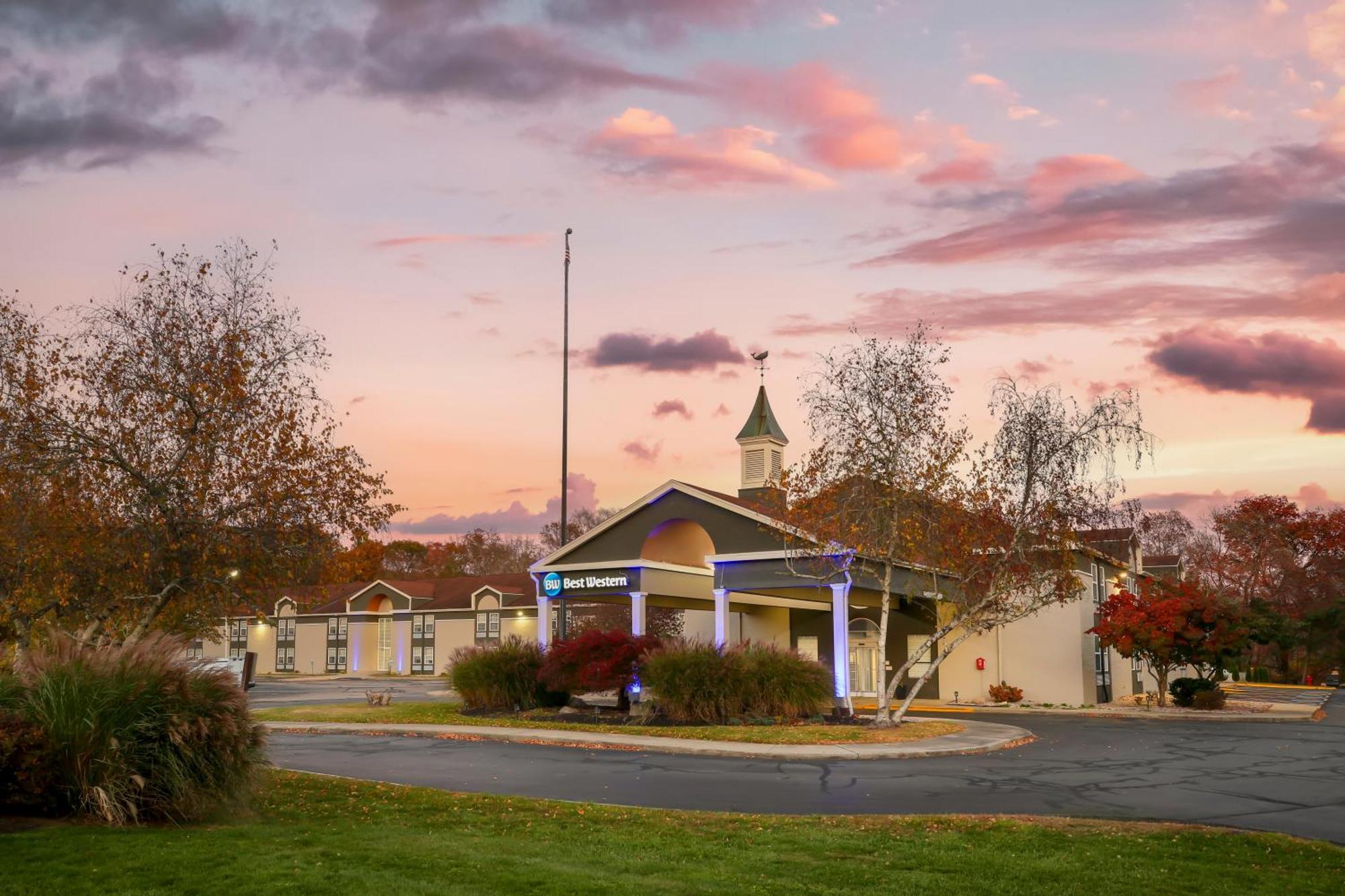 Best Western Mystic Hotel Exterior photo